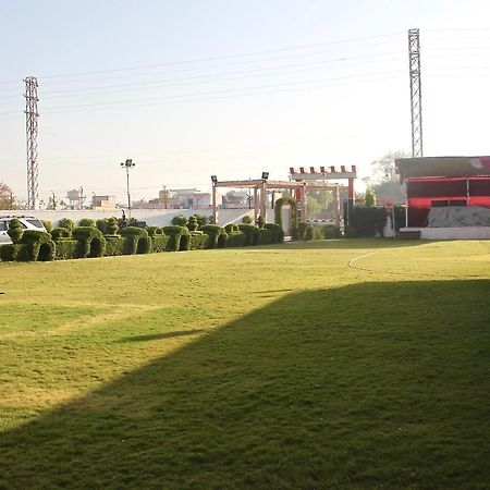 Vinayak Palace Hotel Mathura Esterno foto