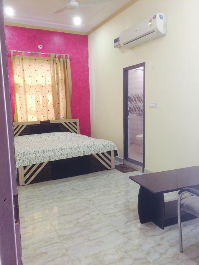 Vinayak Palace Hotel Mathura Esterno foto