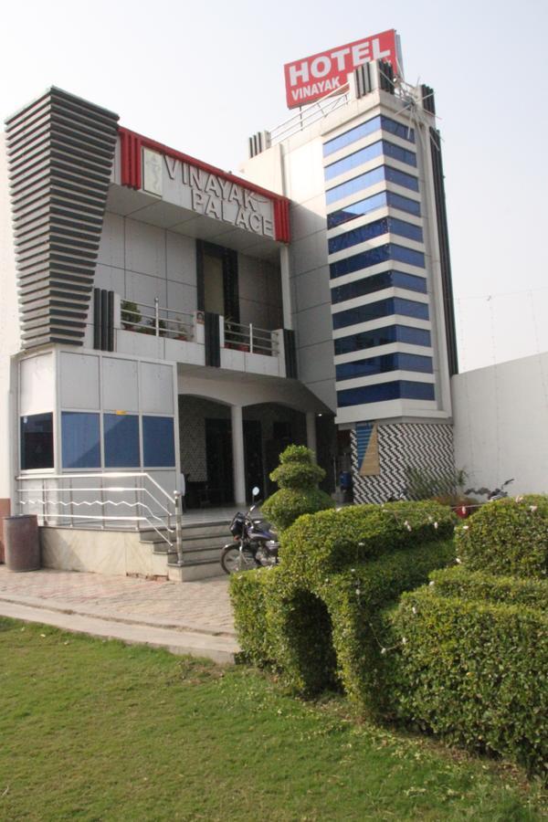 Vinayak Palace Hotel Mathura Esterno foto