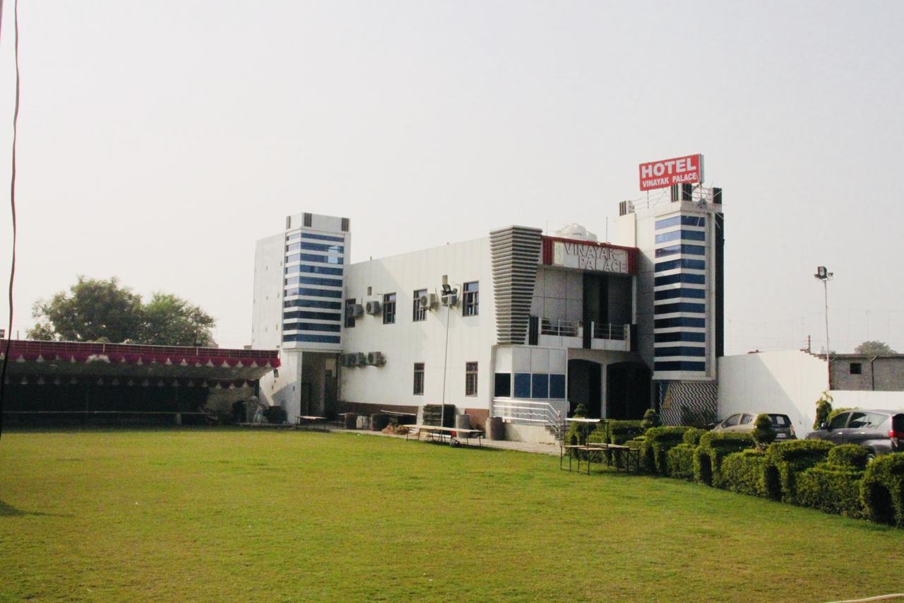 Vinayak Palace Hotel Mathura Esterno foto