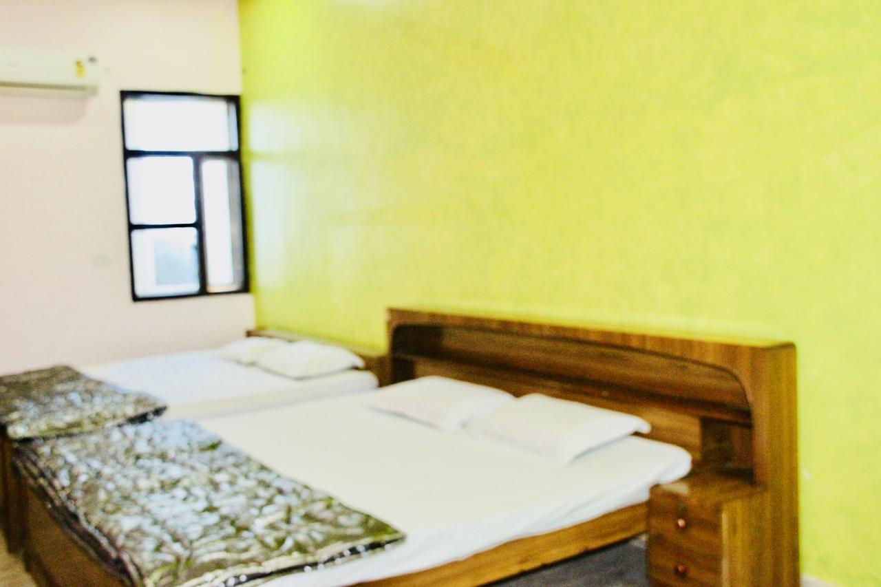 Vinayak Palace Hotel Mathura Esterno foto