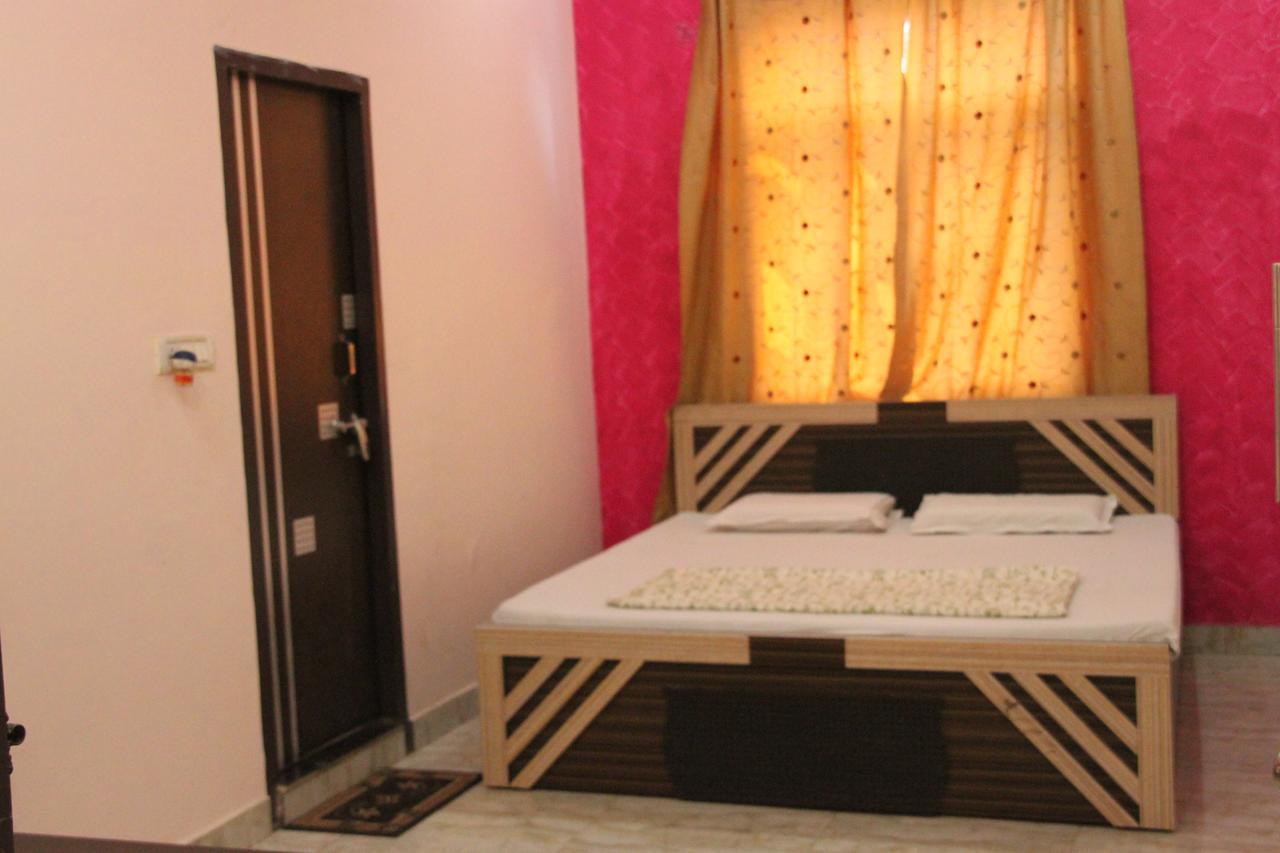 Vinayak Palace Hotel Mathura Esterno foto