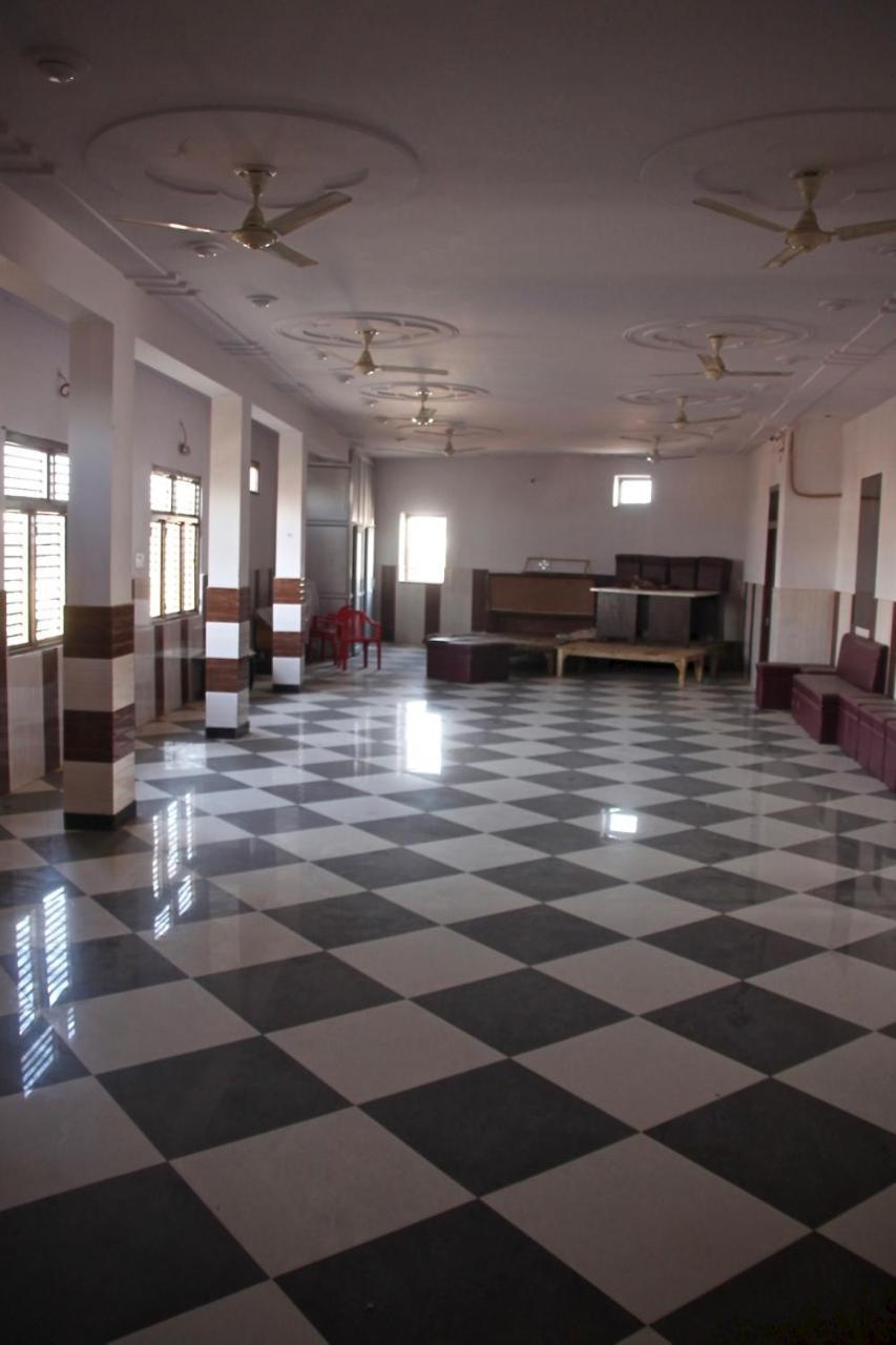 Vinayak Palace Hotel Mathura Esterno foto