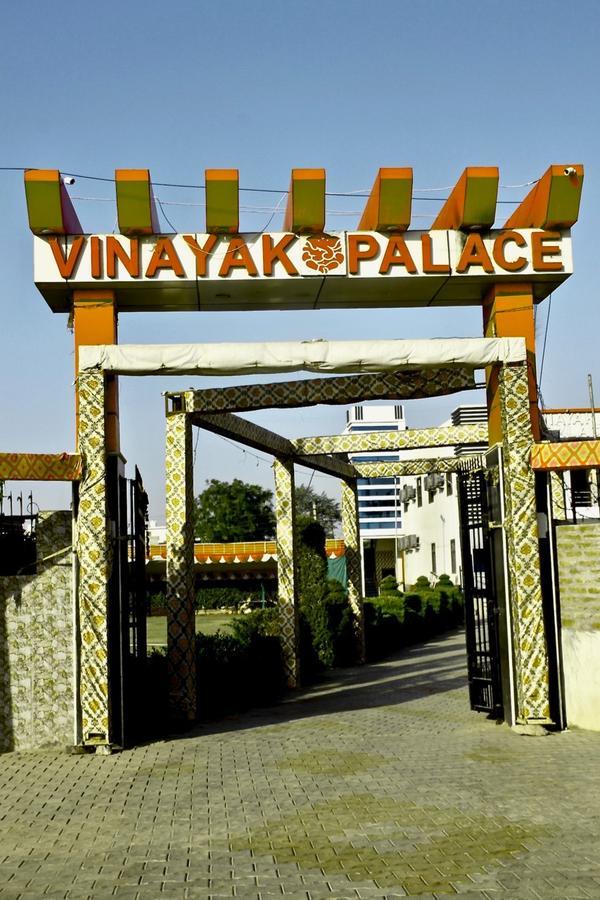 Vinayak Palace Hotel Mathura Esterno foto